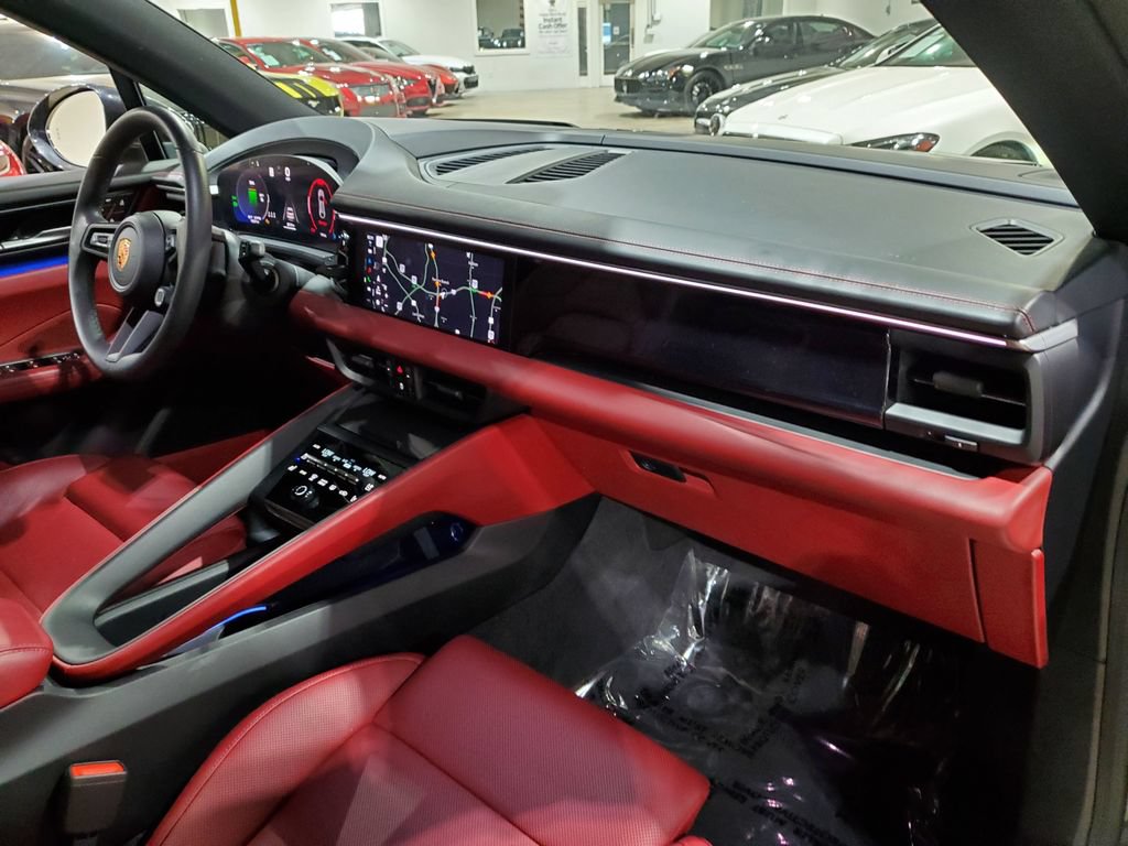 Used 2025 Porsche Macan 4S Electric AWD/4WD image 15