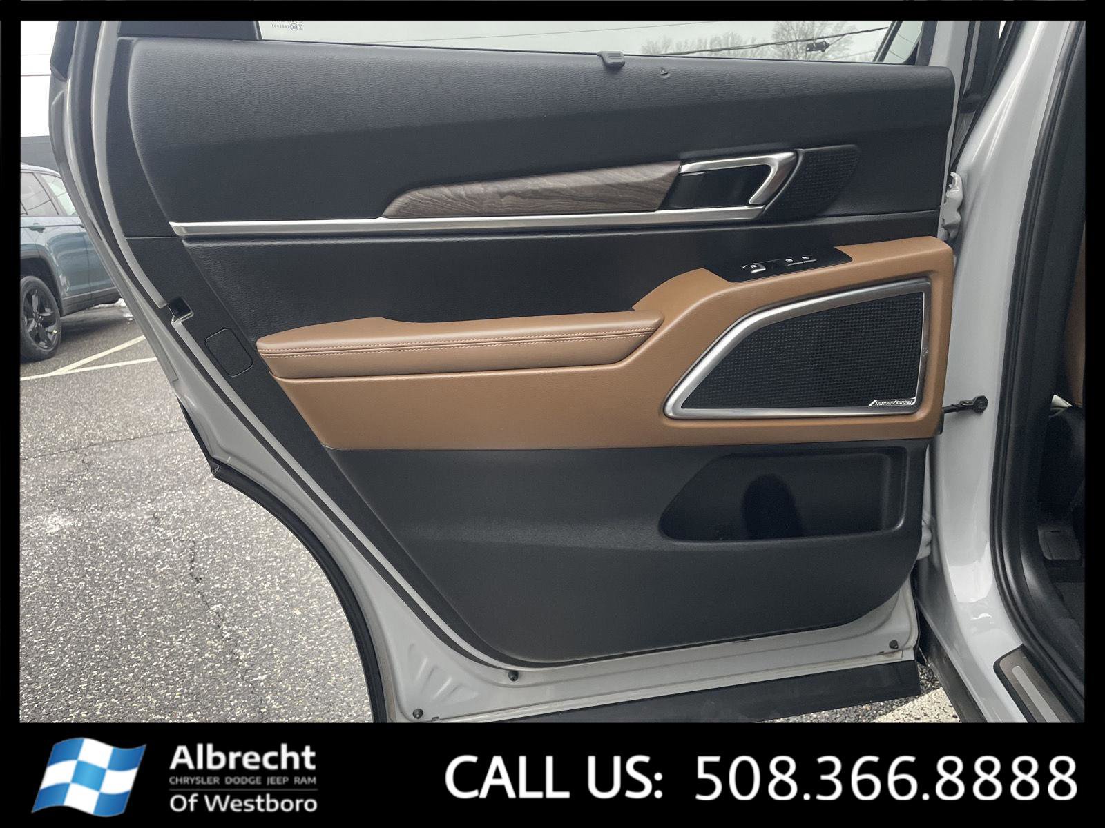 Used 2022 Kia Telluride SX w/ SX Prestige Package image 14