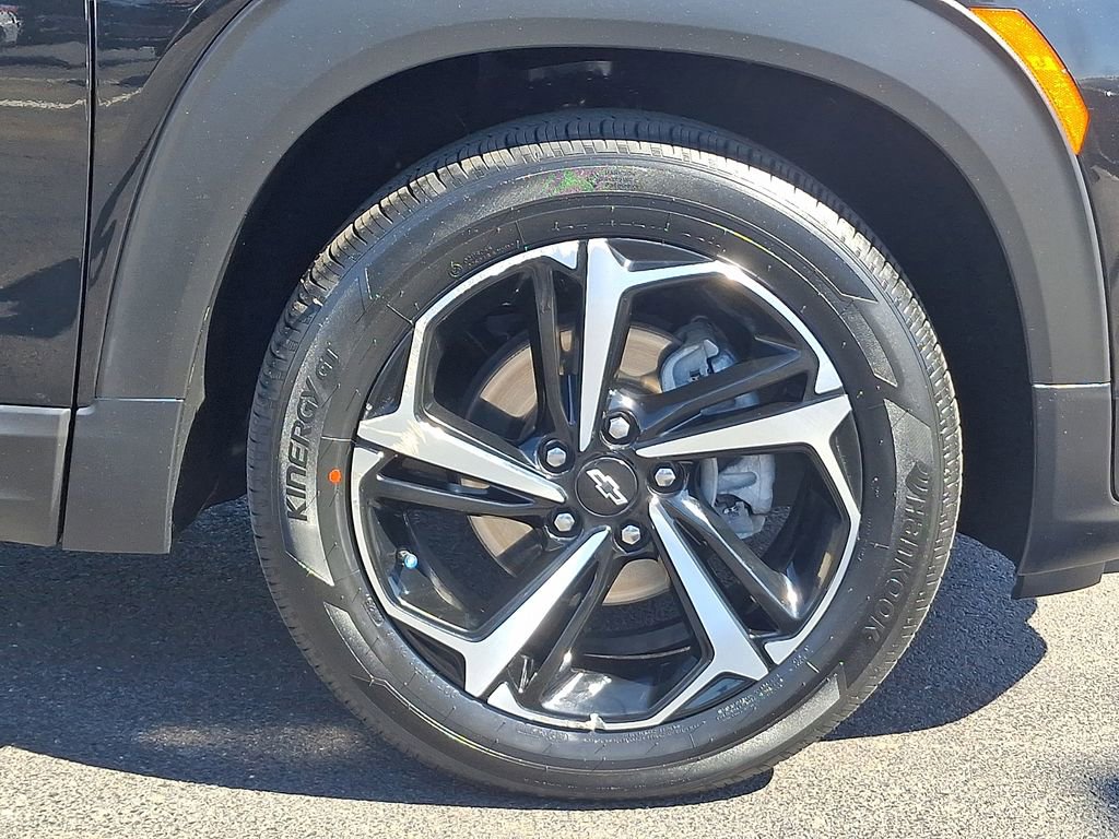 Used 2023 Chevrolet TrailBlazer RS w/ Convenience Package FWD image 9