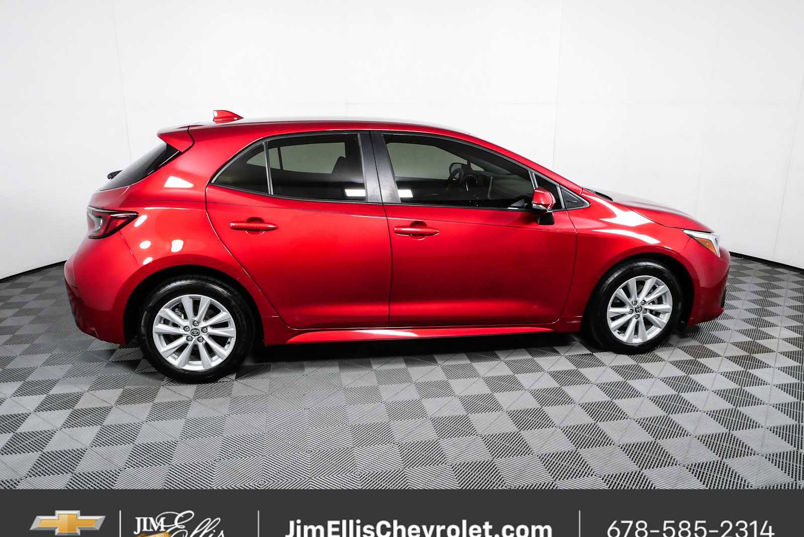 Used 2024 Toyota Corolla SE FWD image 2