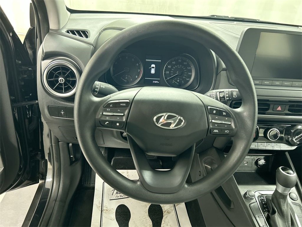 Used 2023 Hyundai Kona SE w/ Cargo Package image 4