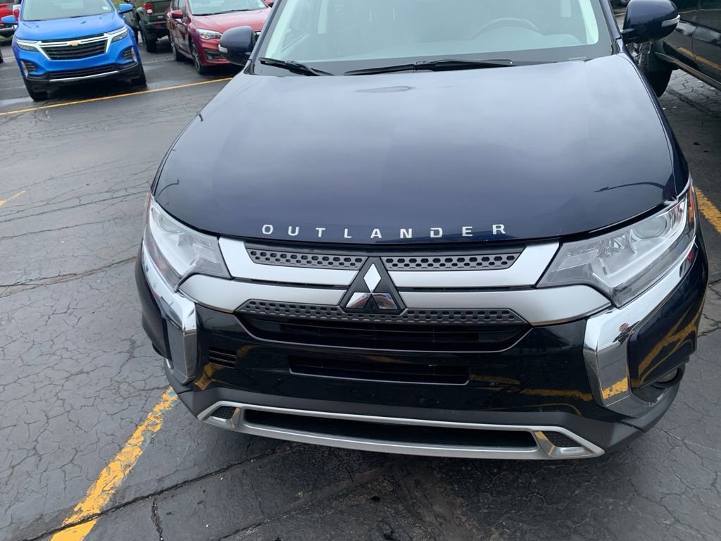 Used 2020 Mitsubishi Outlander SE image 3