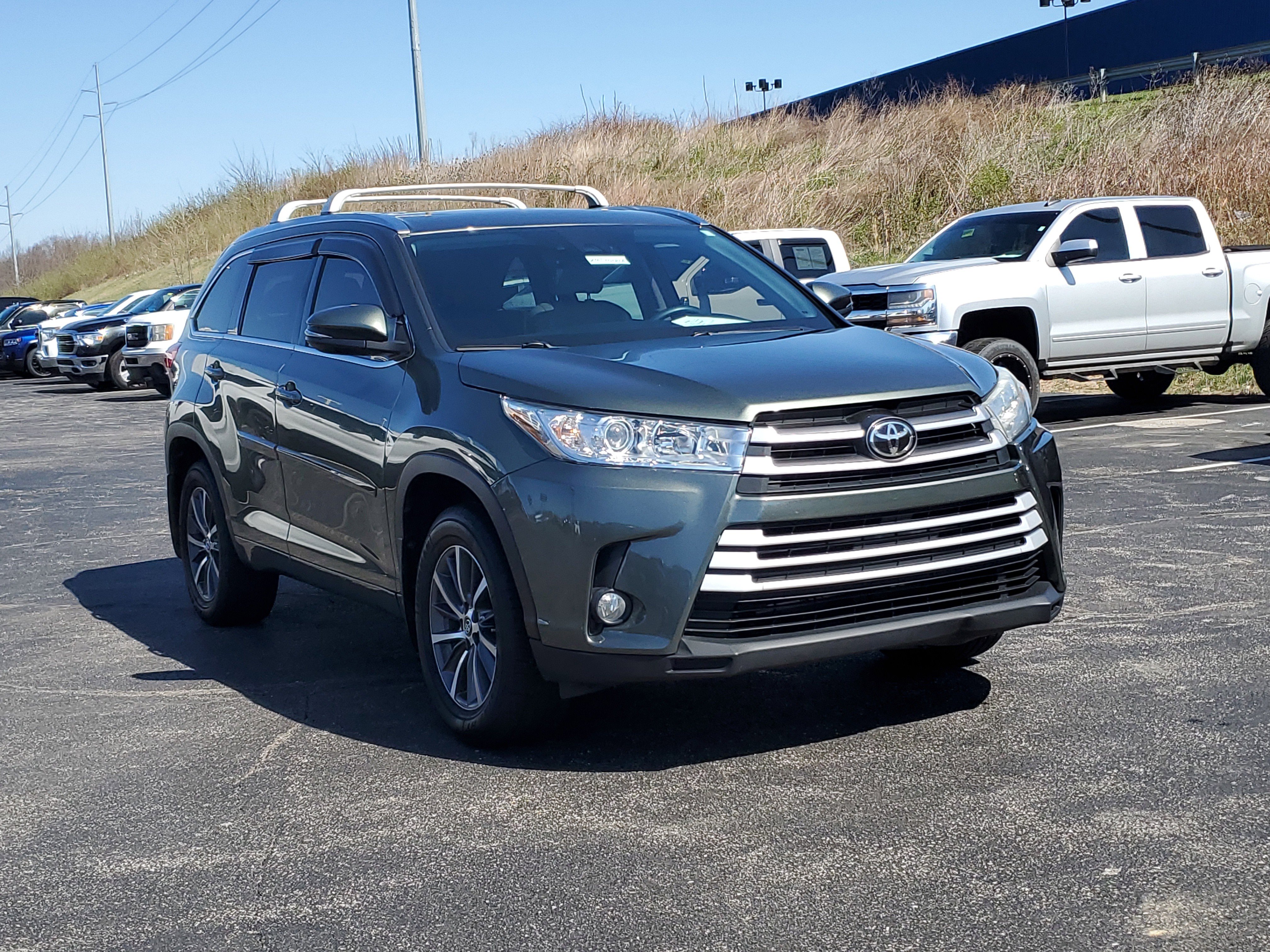 Used 2017 Toyota Highlander XLE image 1