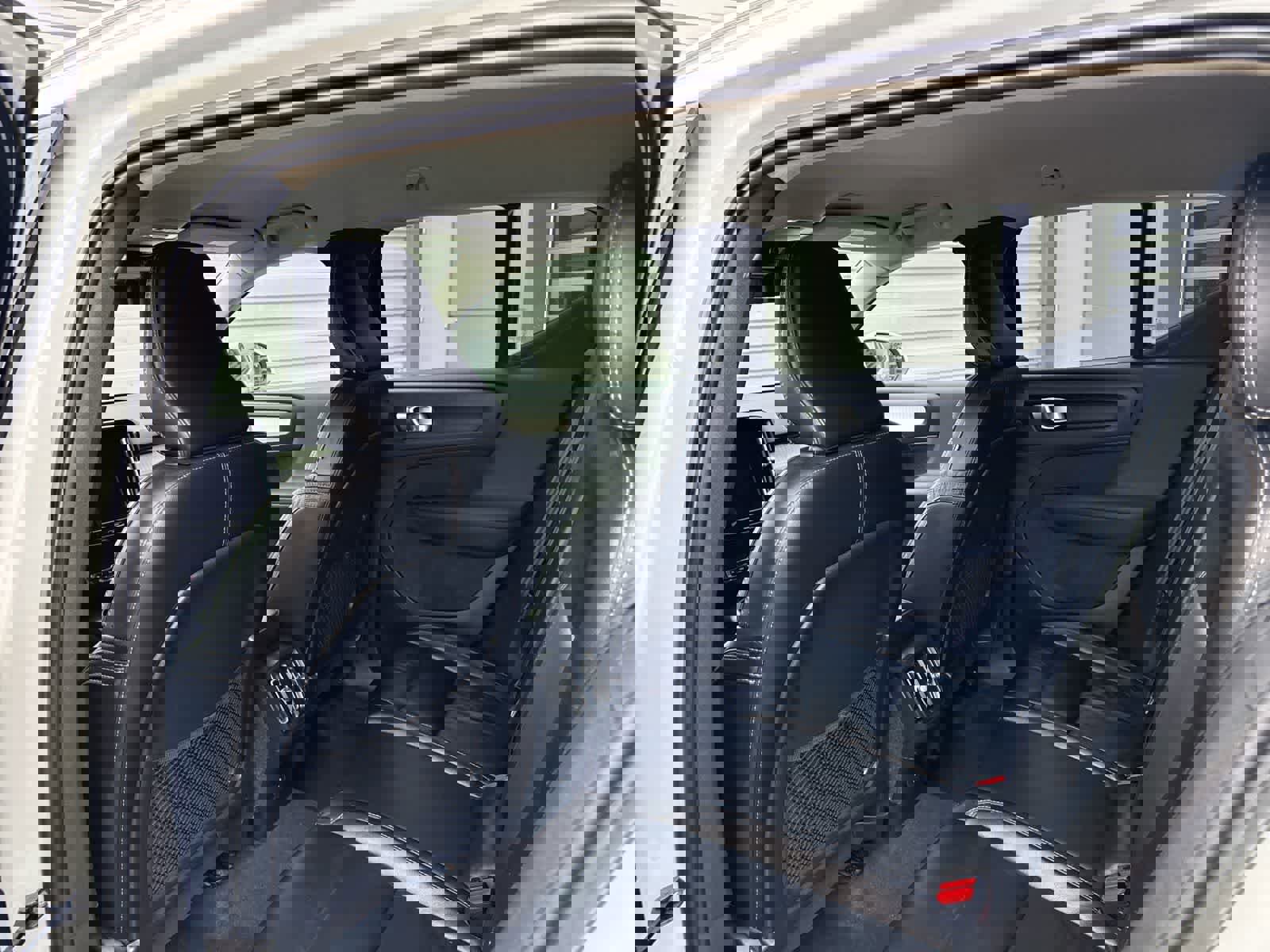 Used 2022 Volvo XC40 T5 Momentum image 6