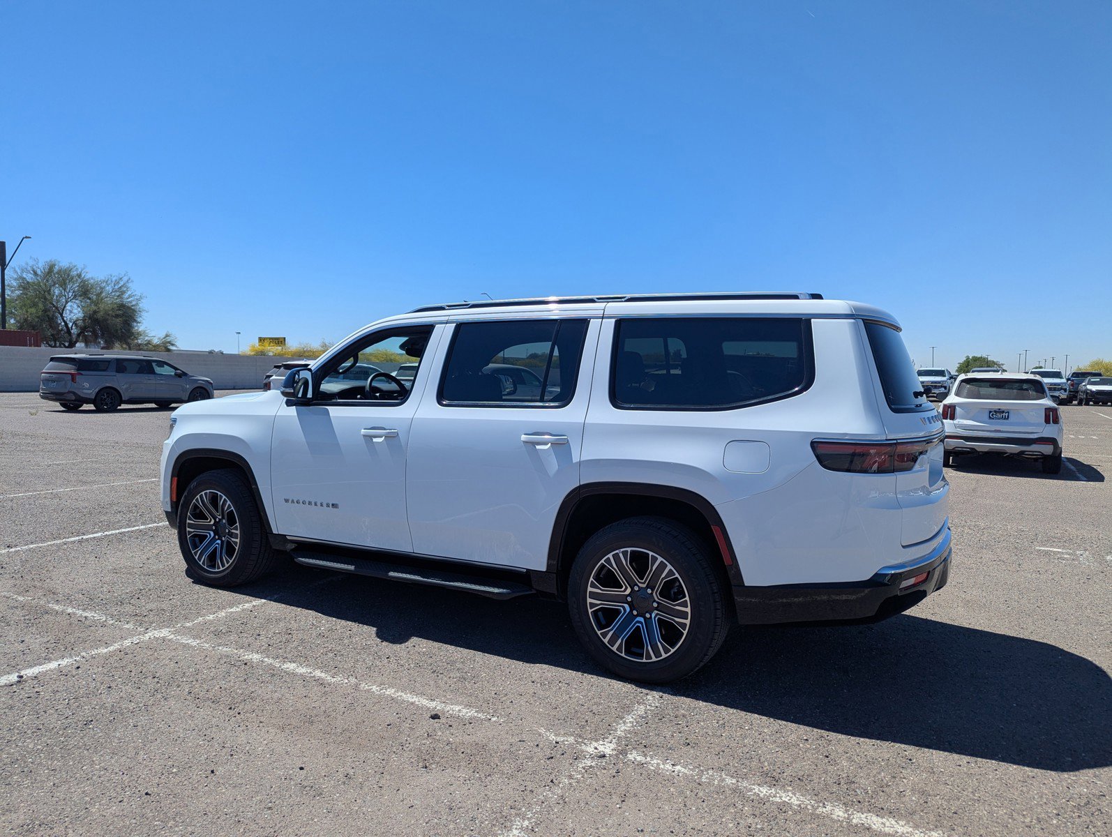 Used 2024 Jeep Wagoneer Series II w/ Flexible Seating Group image 3