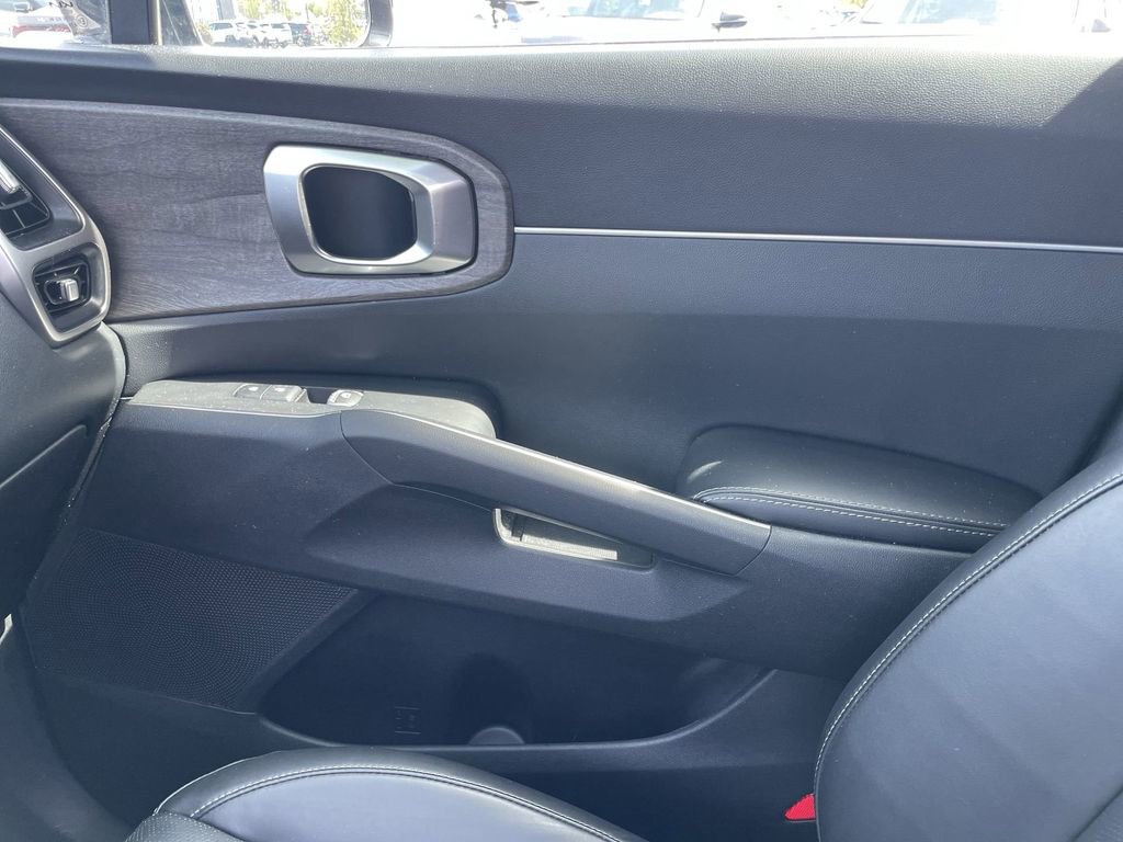 Certified 2022 Kia Sorento EX w/ Panoramic Sunroof Package image 21
