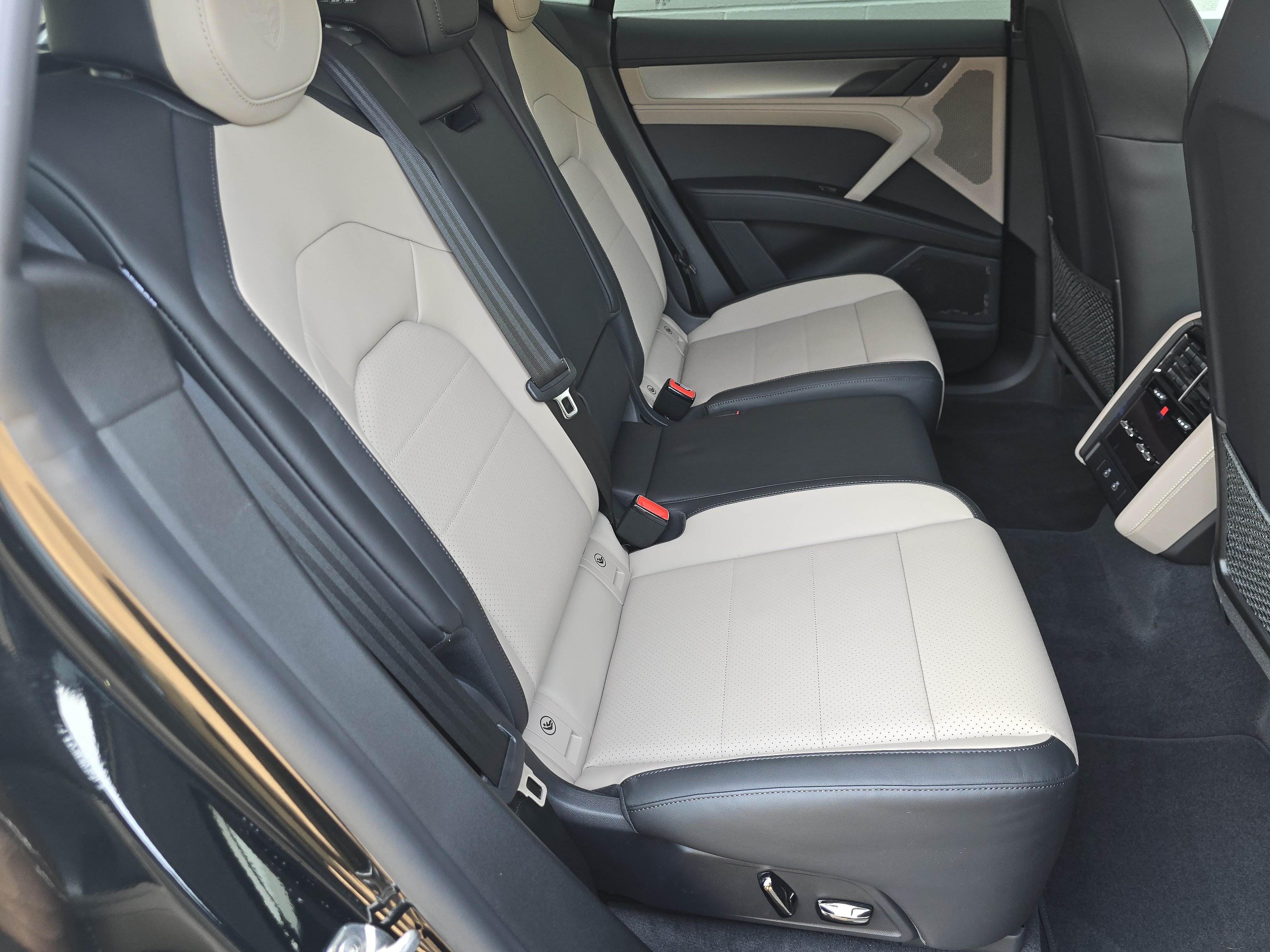 Certified 2026 Porsche Cayenne Electric AWD/4WD image 22