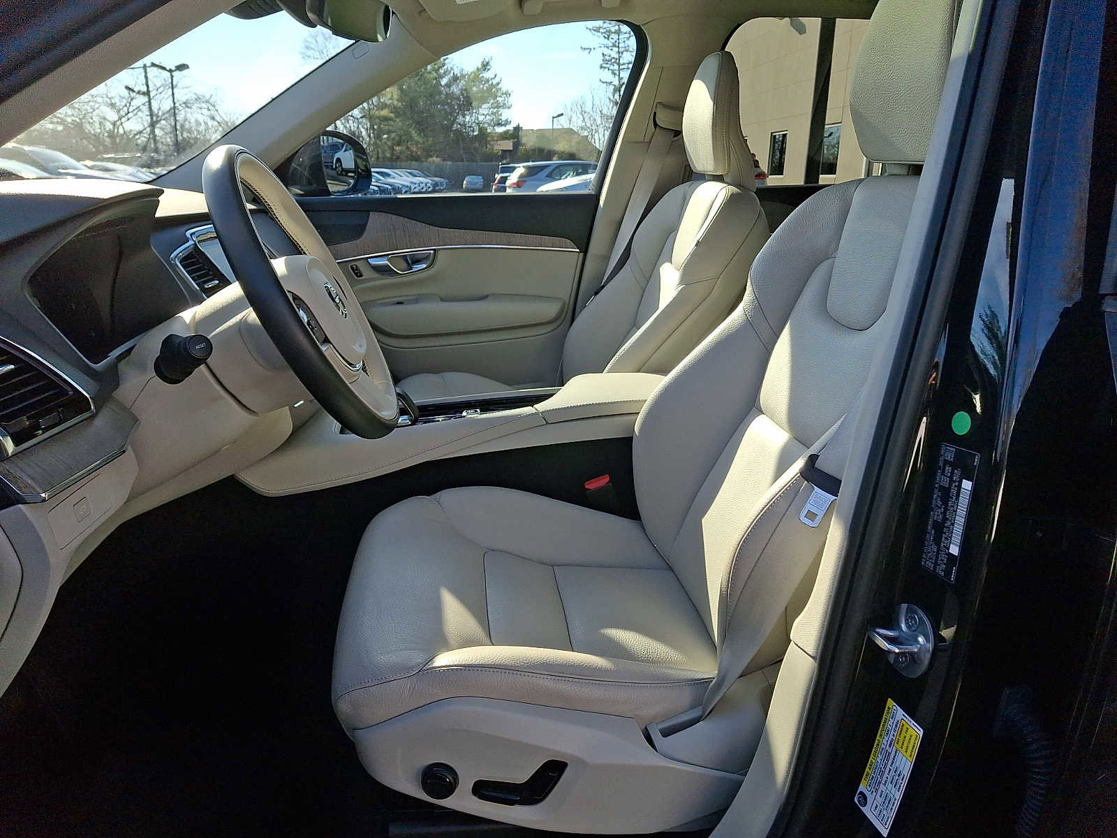 Used 2024 Volvo XC90 B5 Plus w/ Protection Package Premier AWD/4WD image 10