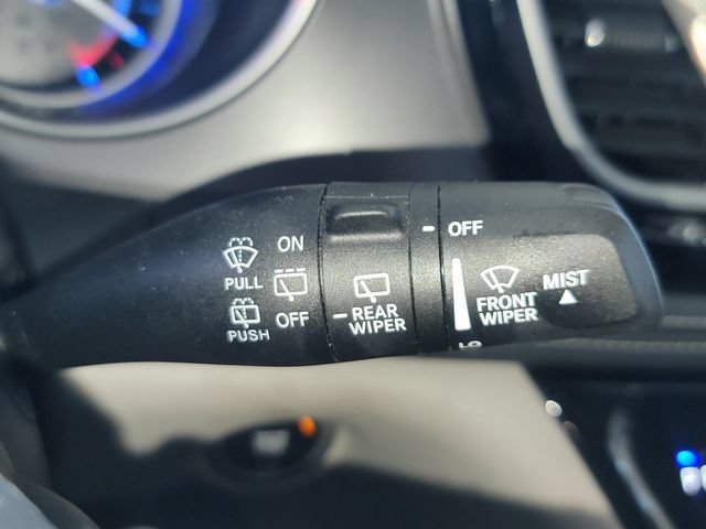 Used 2023 Chrysler Pacifica Touring-L FWD image 14