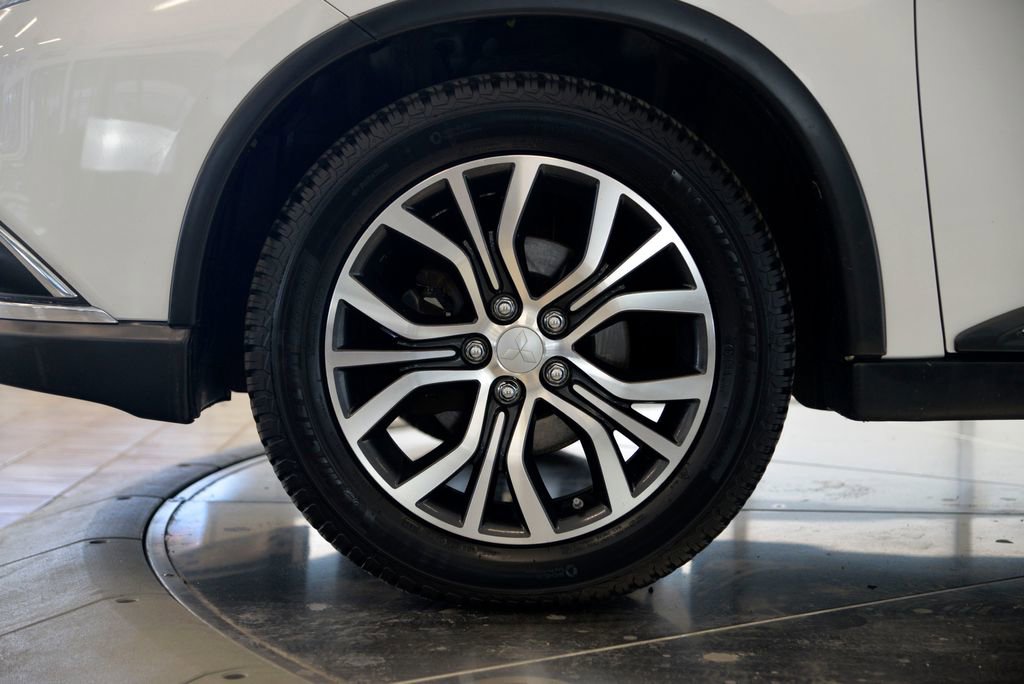 Used 2017 Mitsubishi Outlander SE AWD/4WD image 10