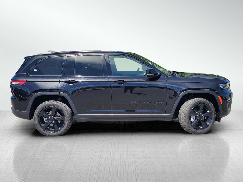 Used 2024 Jeep Grand Cherokee Limited w/ Black Appearance Package AWD/4WD image 3
