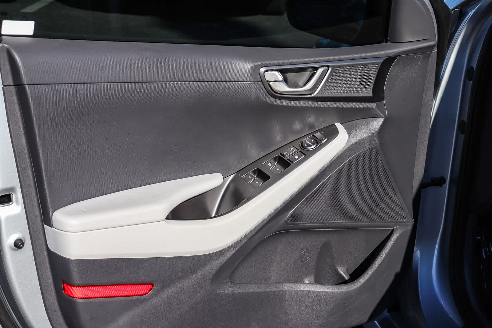 Used 2022 Hyundai Ioniq SE image 20