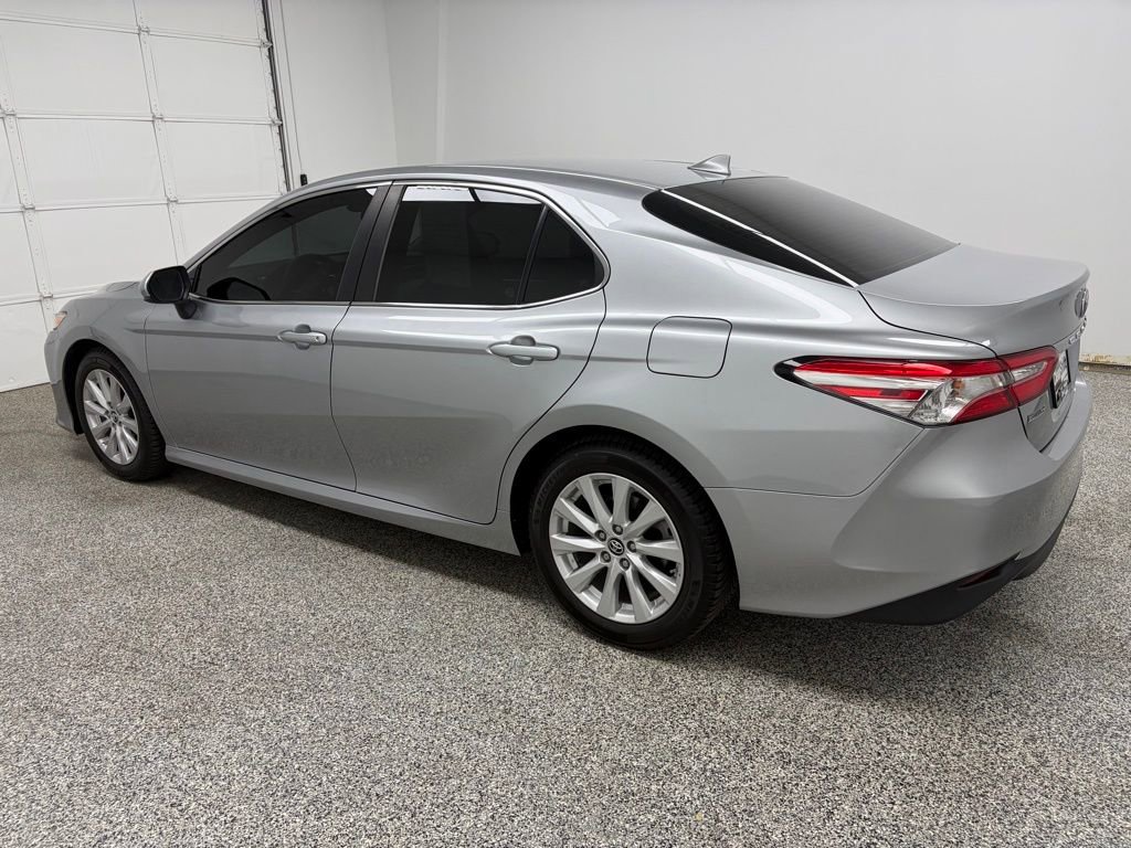Used 2019 Toyota Camry LE FWD image 5
