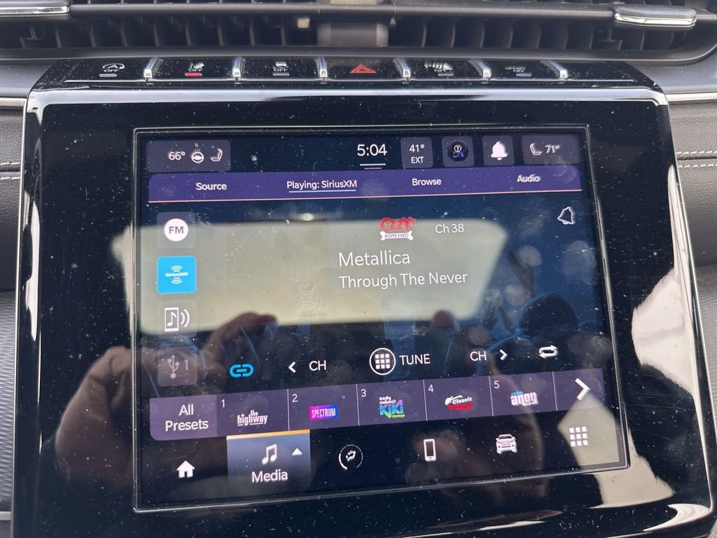 Used 2023 Jeep Grand Cherokee Altitude image 17