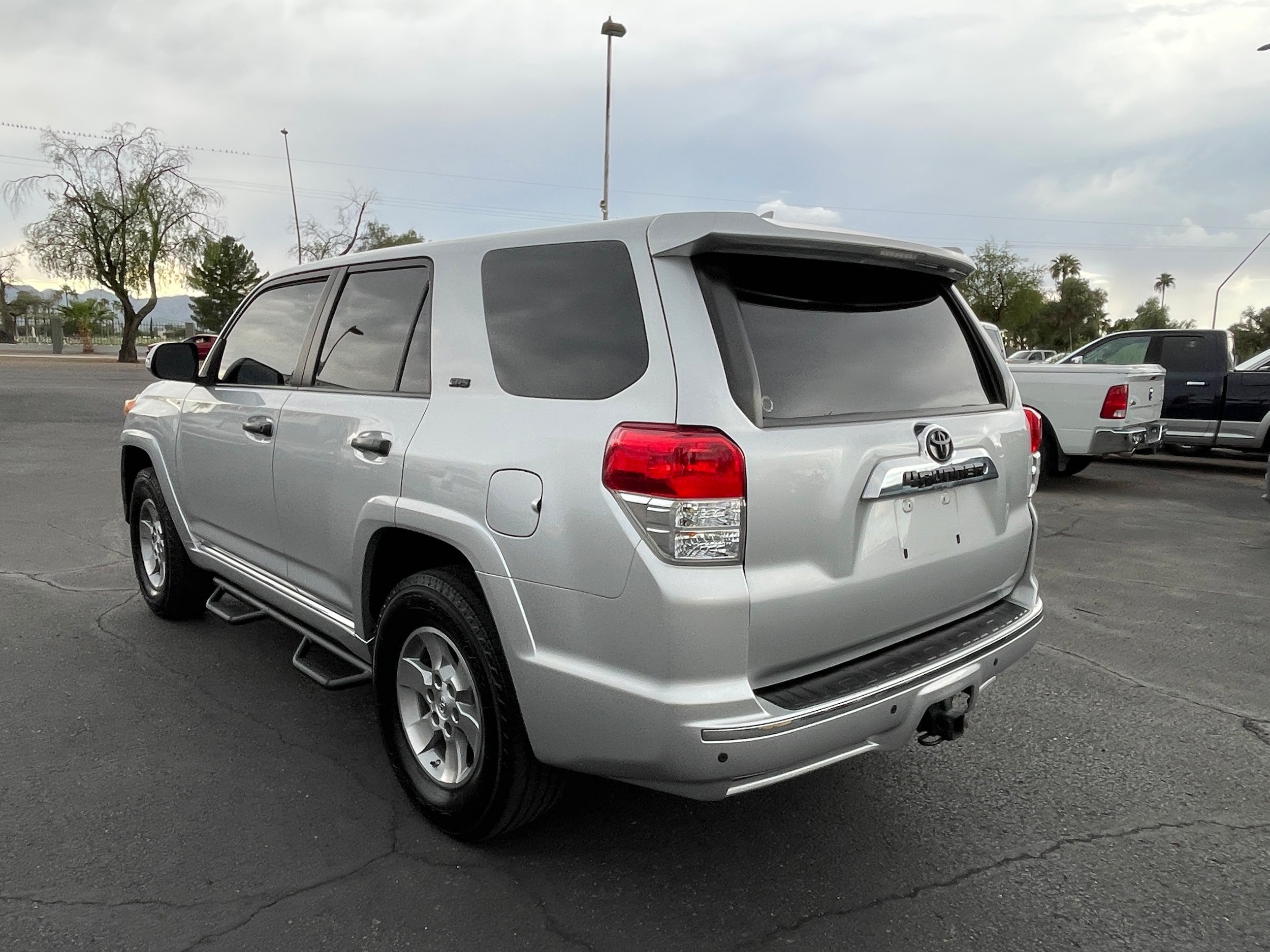 Used 2010 Toyota 4Runner SR5 w/ Convenience Pkg RWD image 3