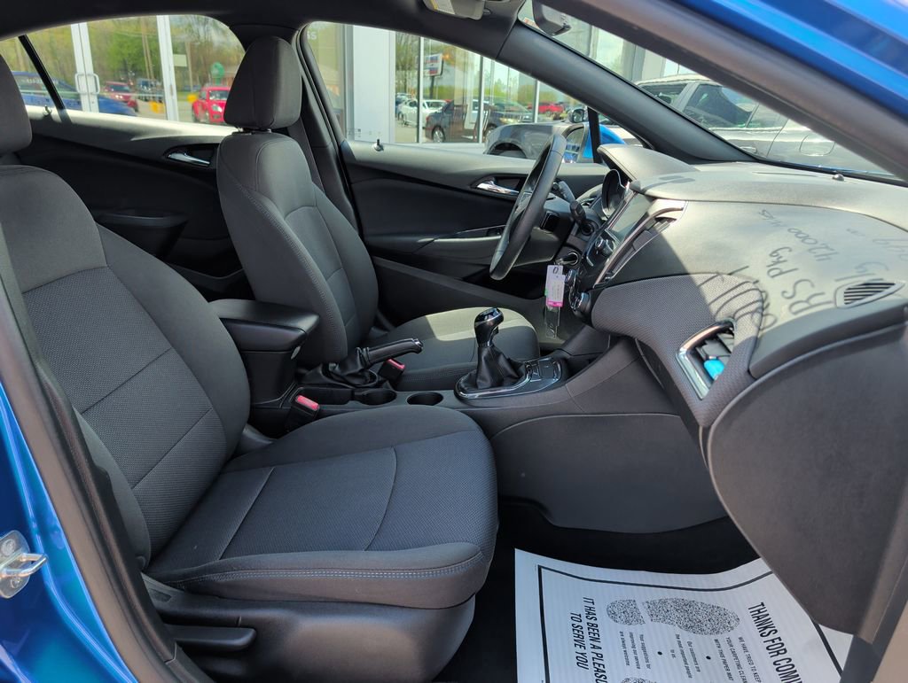 Used 2017 Chevrolet Cruze LT FWD image 21