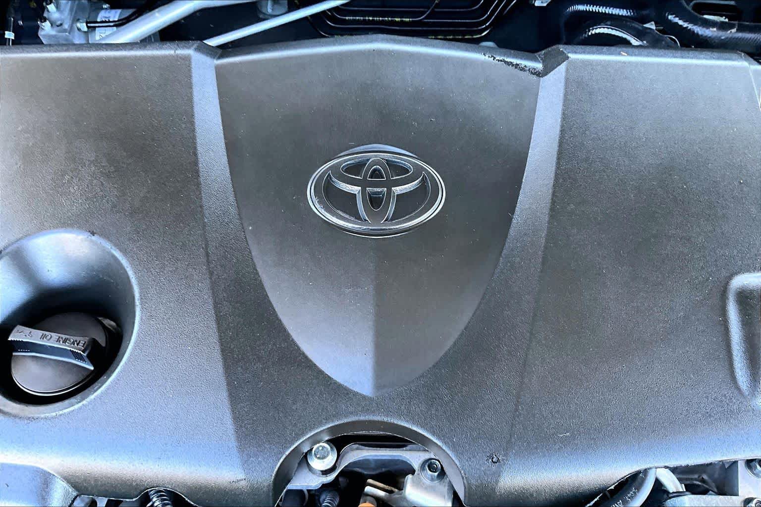 Certified 2019 Toyota Camry SE w/ Carpet Mat Package FWD image 32