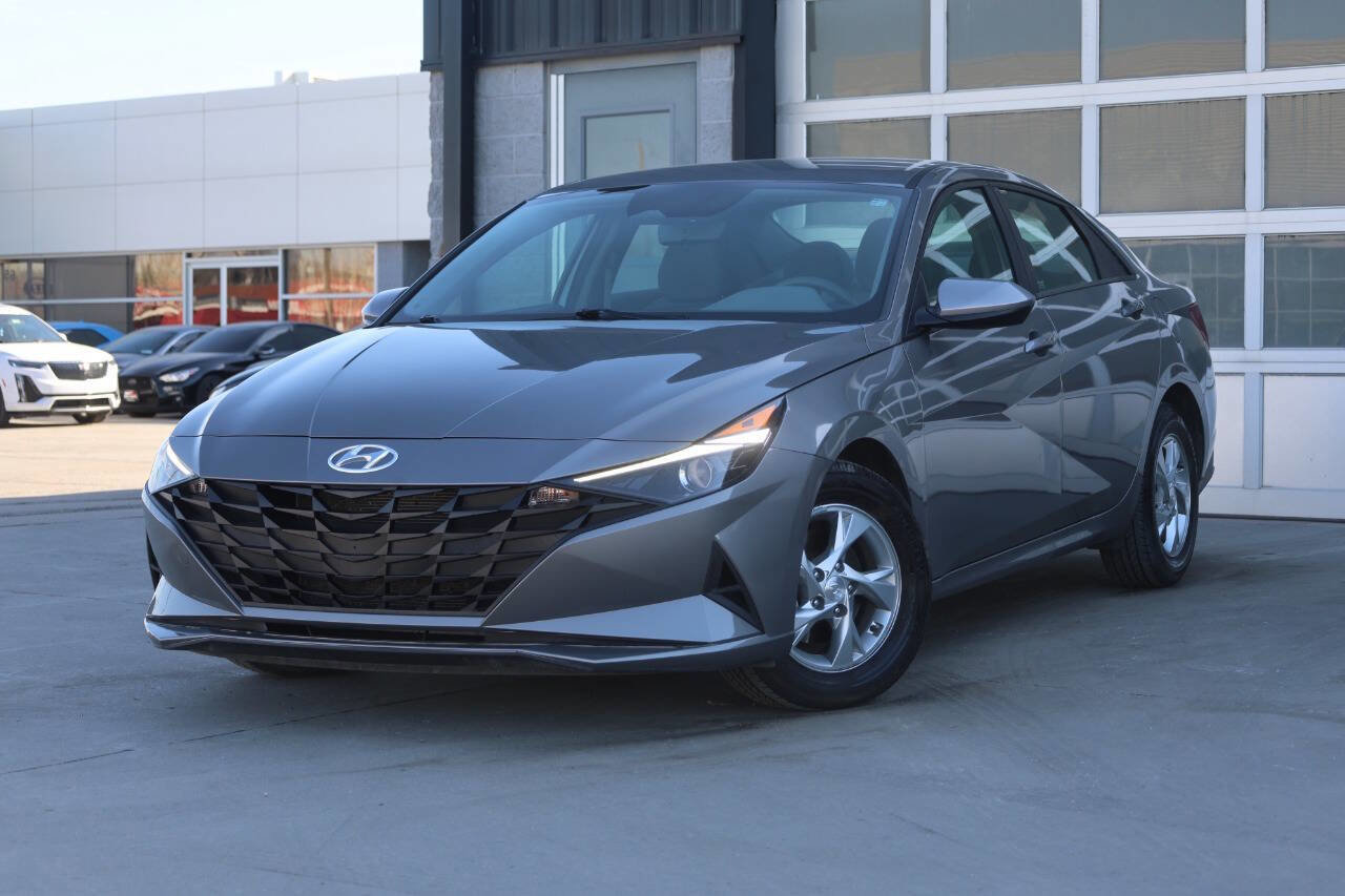 Used 2023 Hyundai Elantra SE FWD image 3
