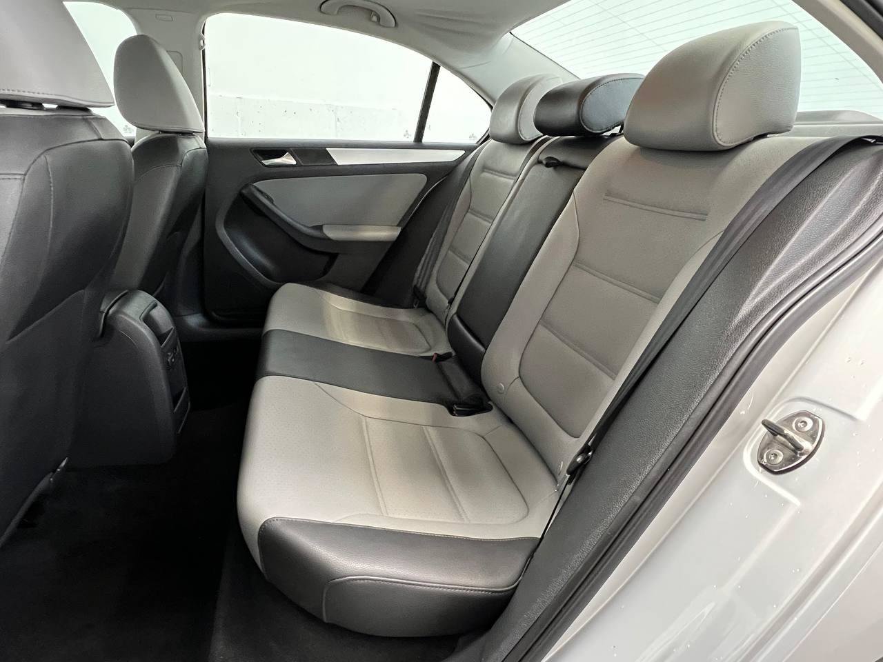 Used 2013 Volkswagen Jetta Hybrid Sedan FWD image 10