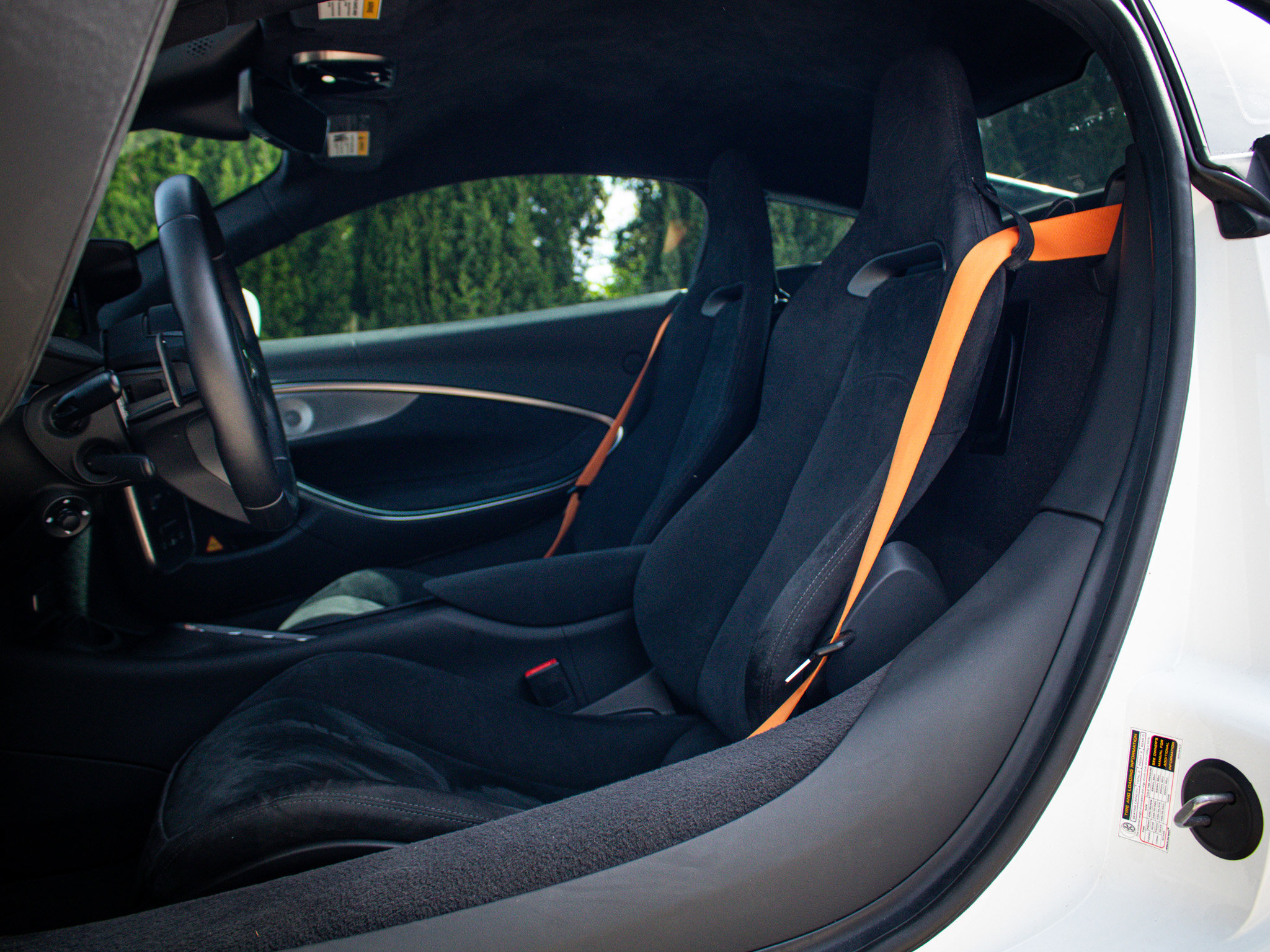 Used 2025 McLaren Artura RWD image 16