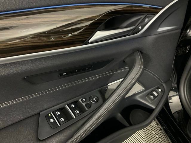 Used 2021 BMW 530e xDrive w/ Premium Package AWD/4WD image 25