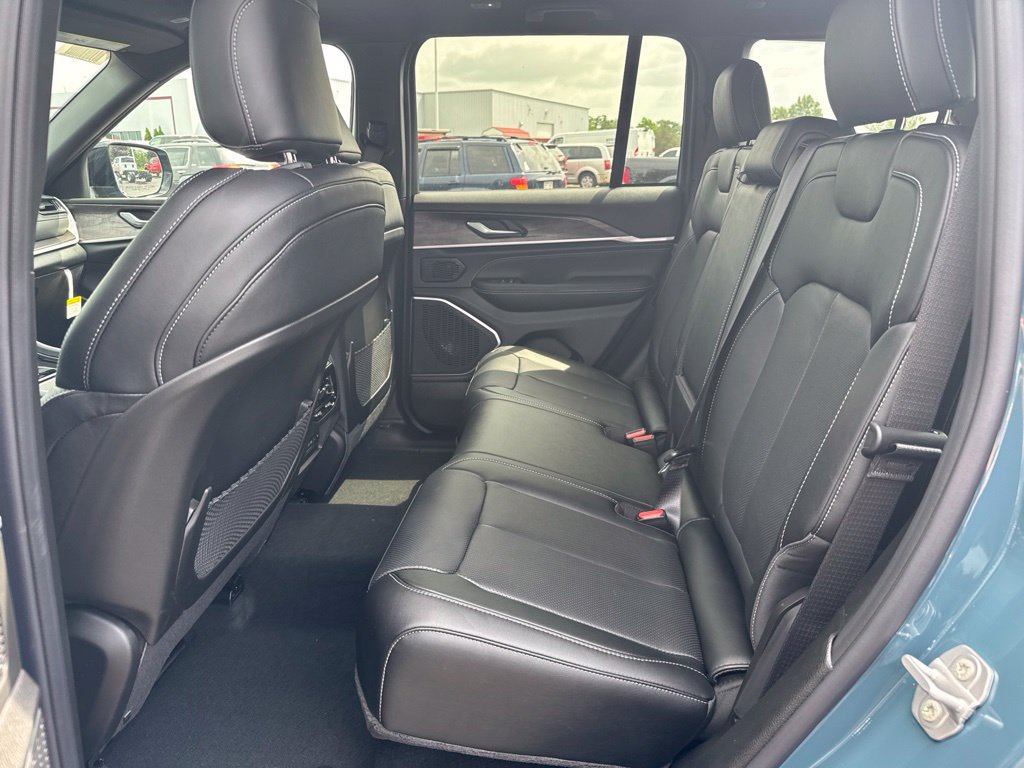 New 2026 Jeep Grand Cherokee Limited AWD/4WD image 5