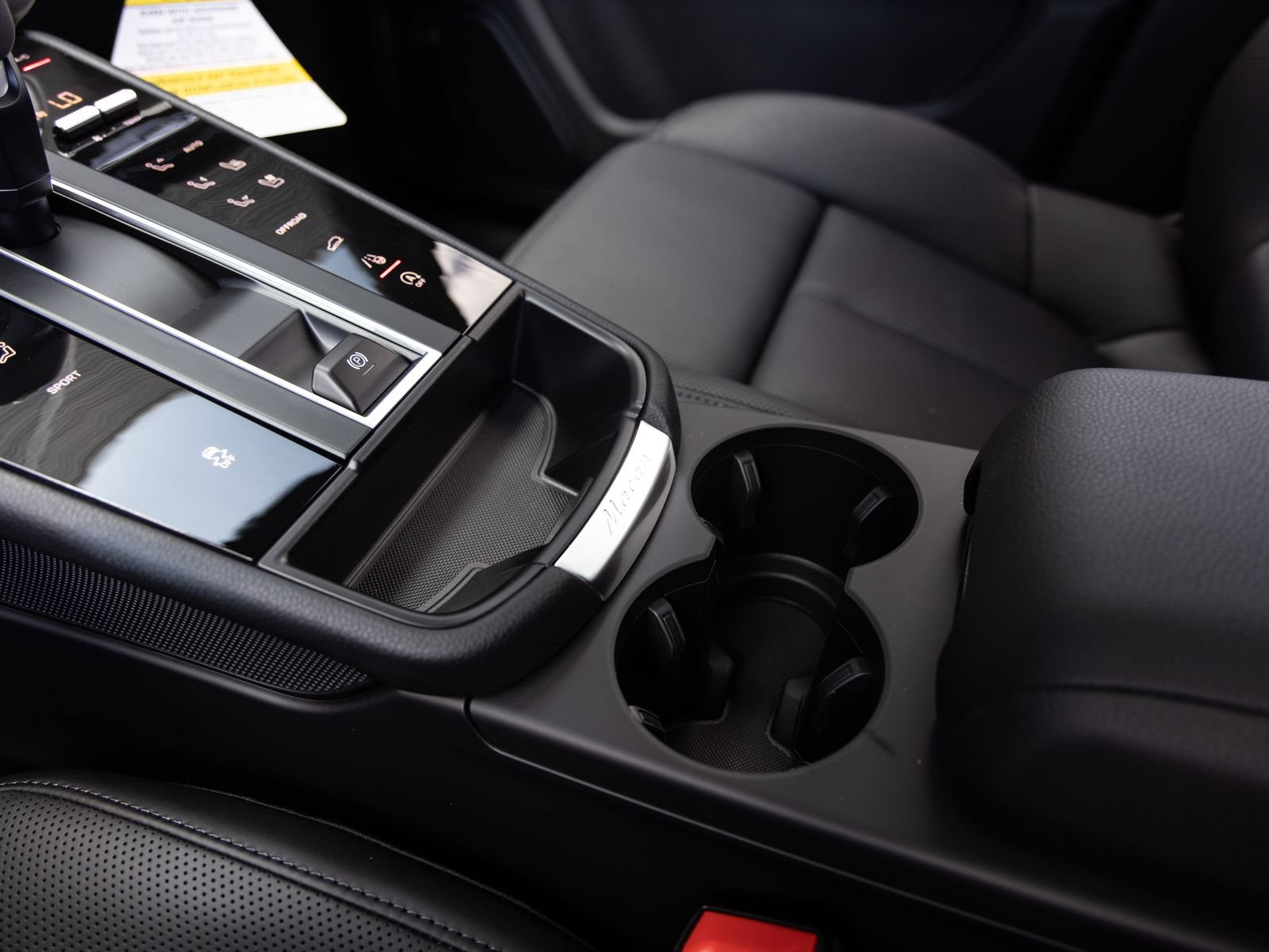 Certified 2026 Porsche Macan AWD/4WD image 18