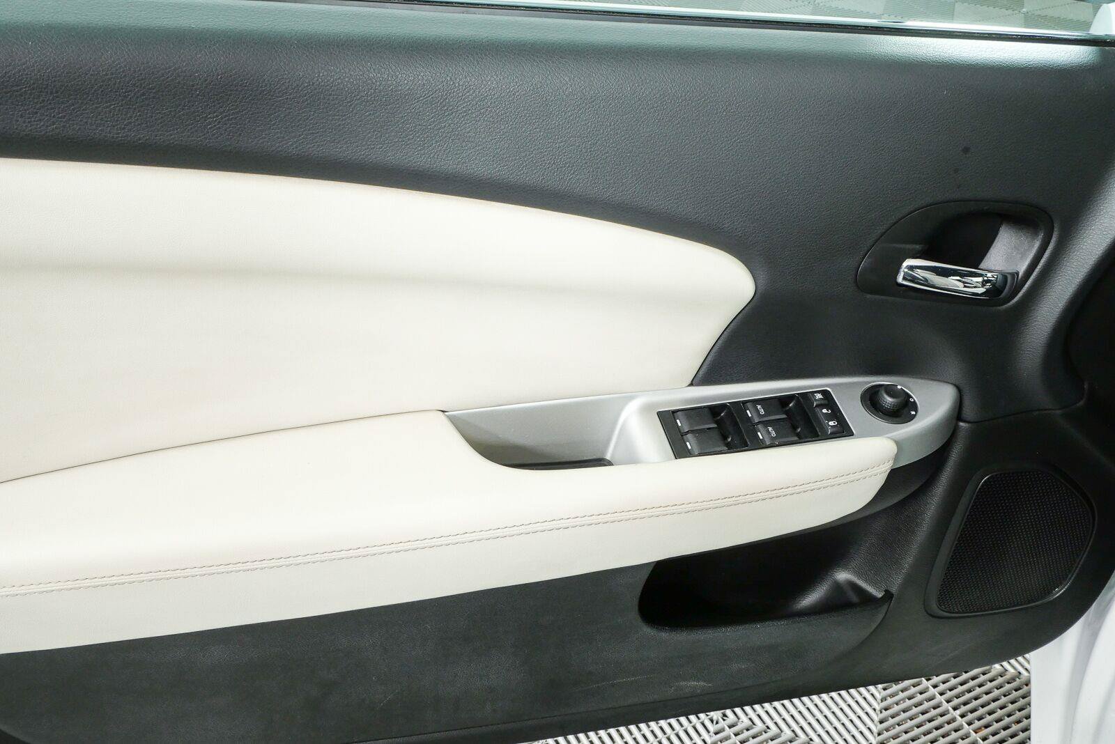 Used 2013 Chrysler 200 Limited FWD image 6