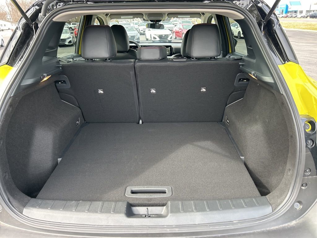 Used 2025 Nissan Kicks SR FWD image 16