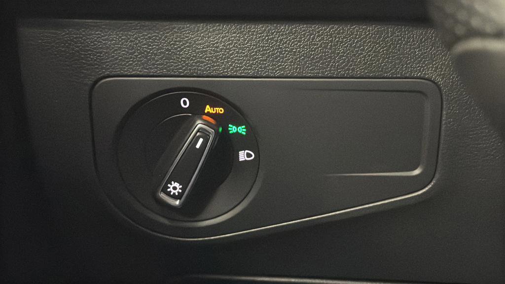 Used 2022 Volkswagen Tiguan SE R-Line image 38