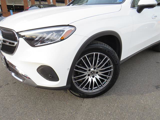Used 2025 Mercedes-Benz GLC 300 4MATIC image 23