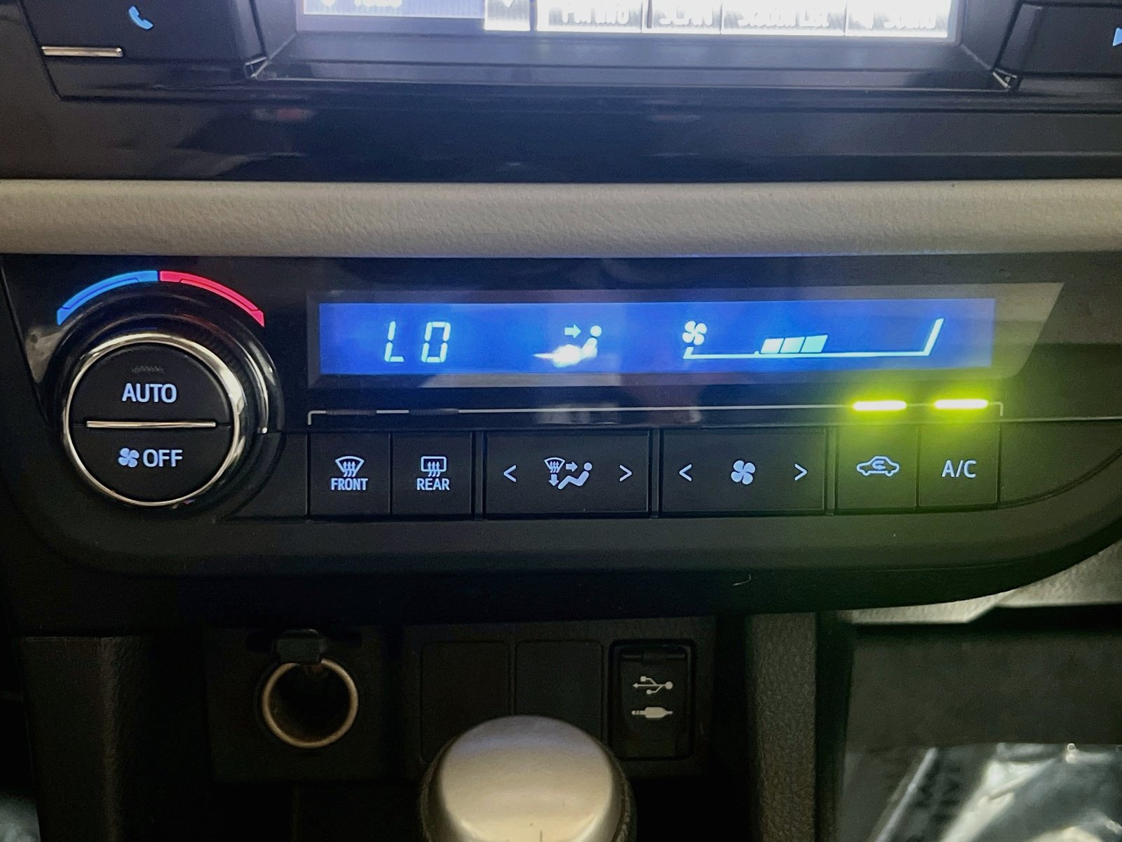 Used 2014 Toyota Corolla LE FWD image 11