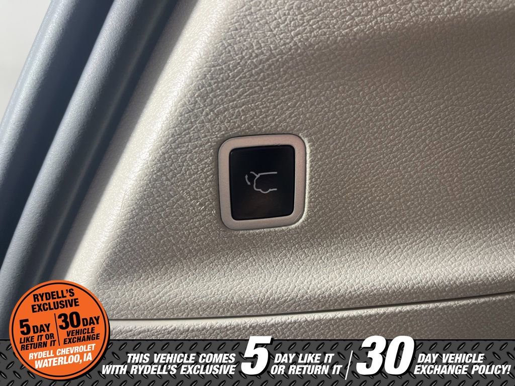 Used 2024 Chrysler Pacifica Touring-L FWD image 27