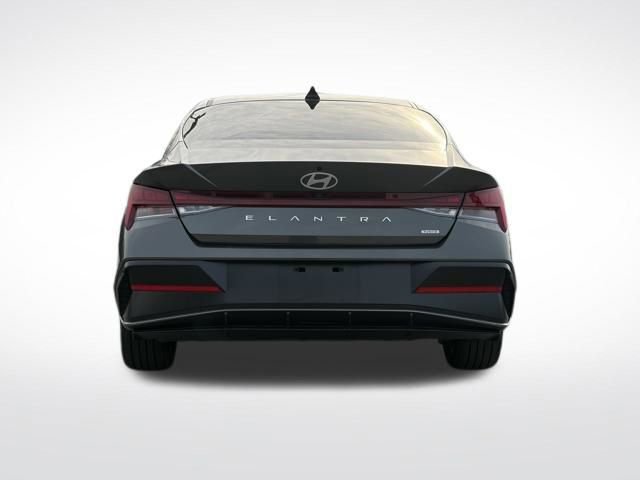 Used 2025 Hyundai Elantra Limited w/ Cargo Package image 17