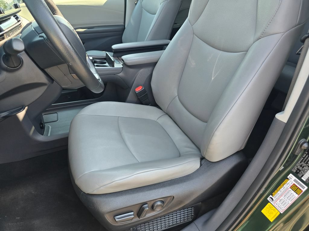 Certified 2024 Toyota Sienna XLE FWD image 23
