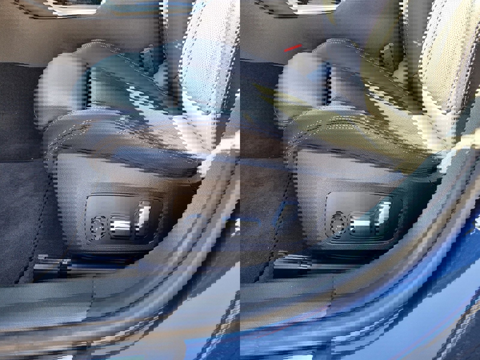 Used 2022 BMW 330e xDrive w/ Premium Package image 14