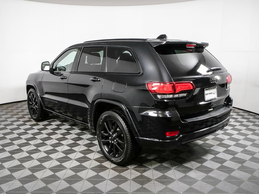 Used 2018 Jeep Grand Cherokee Altitude RWD image 28