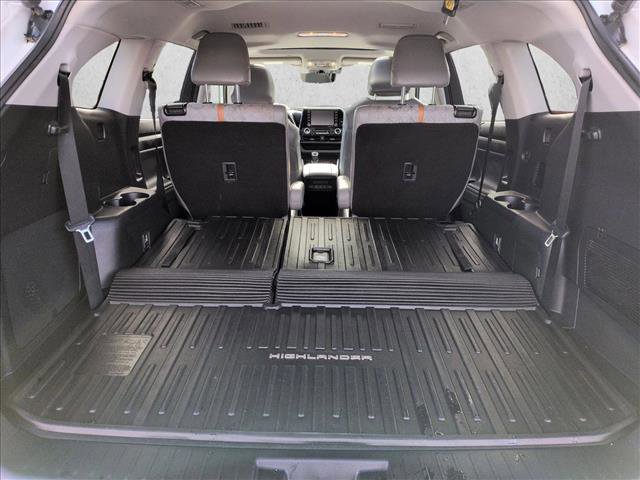 Used 2022 Toyota Highlander Bronze Edition image 6