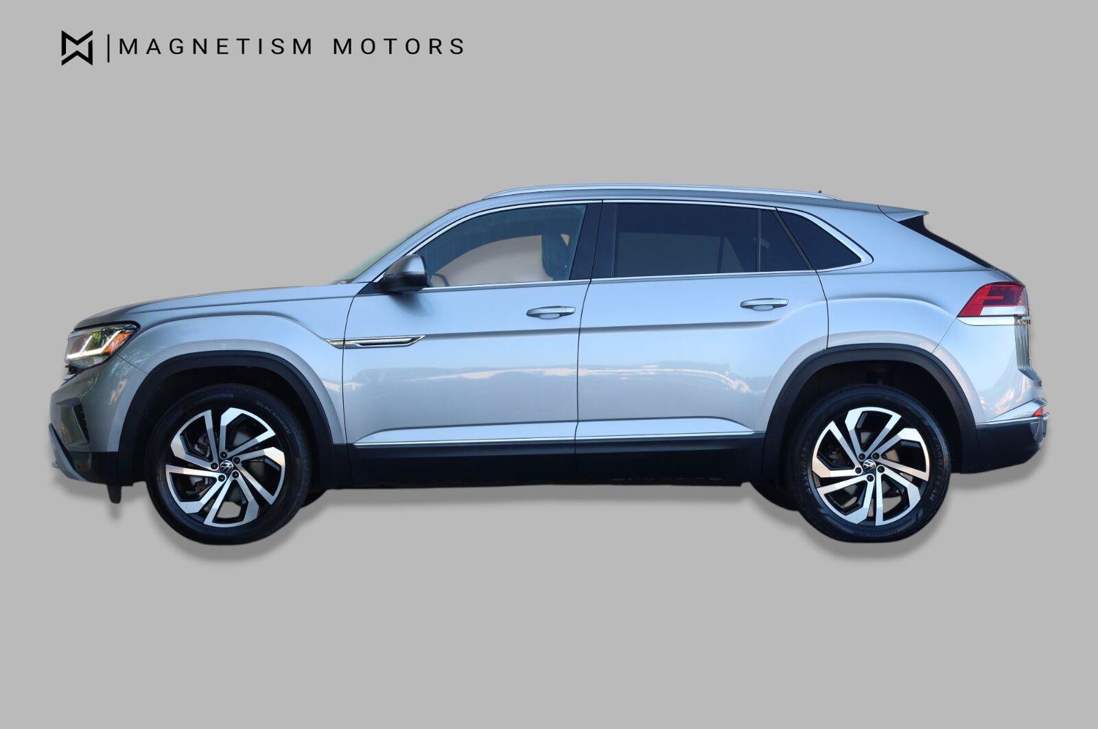 Used 2022 Volkswagen Atlas Cross Sport SEL AWD/4WD image 2