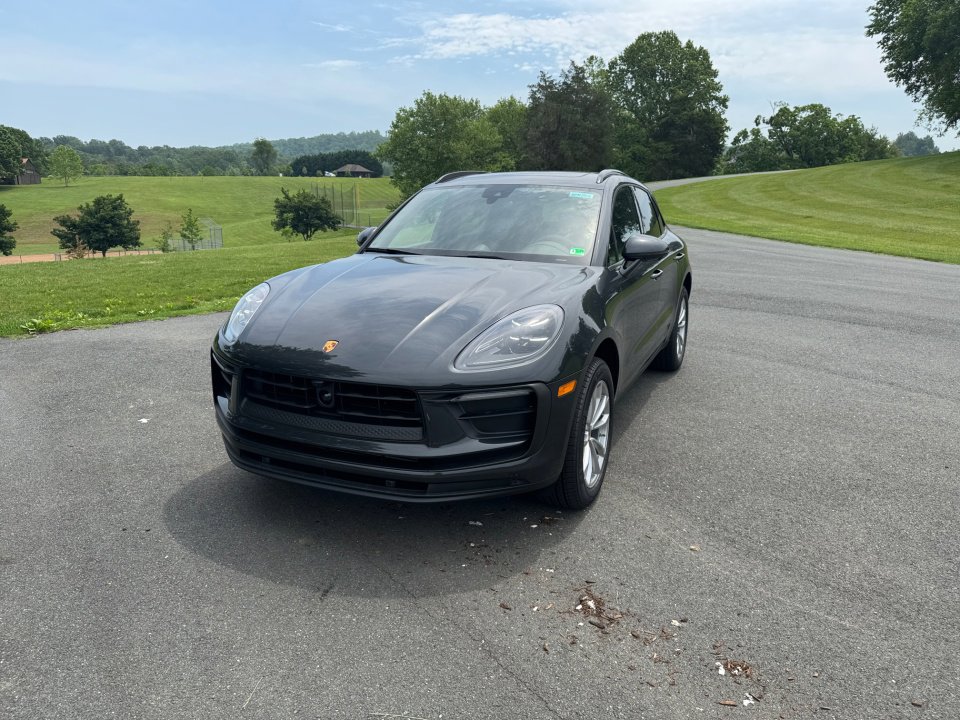 New 2025 Porsche Macan image 1