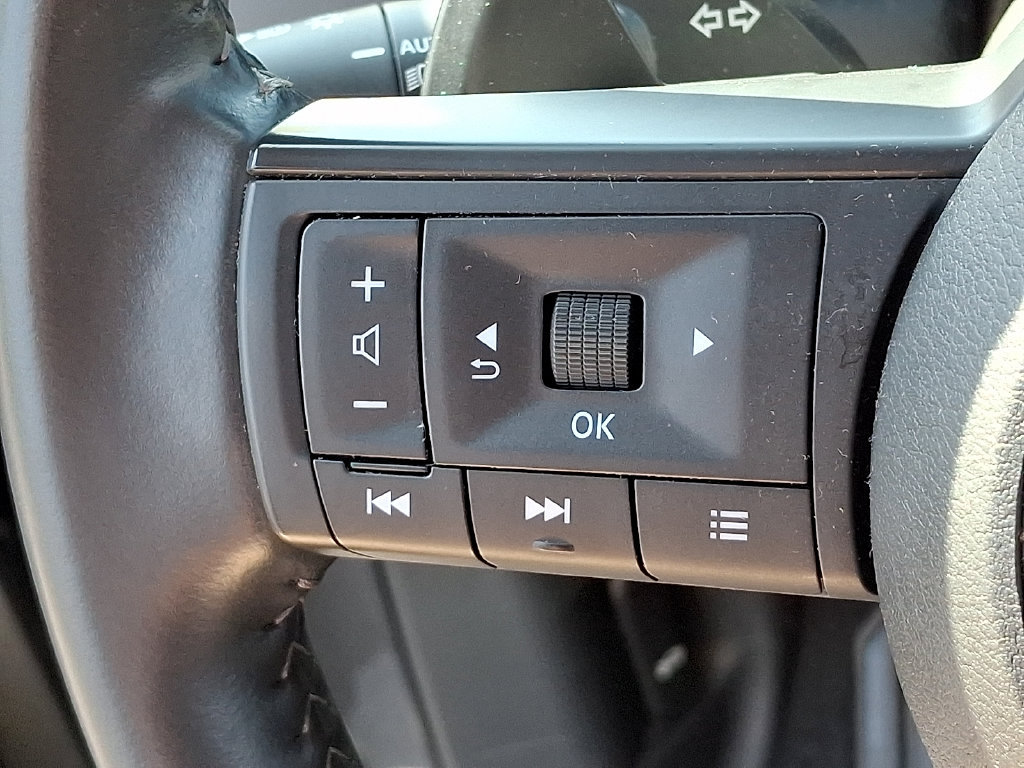 Used 2025 Nissan Pathfinder SV AWD/4WD image 20