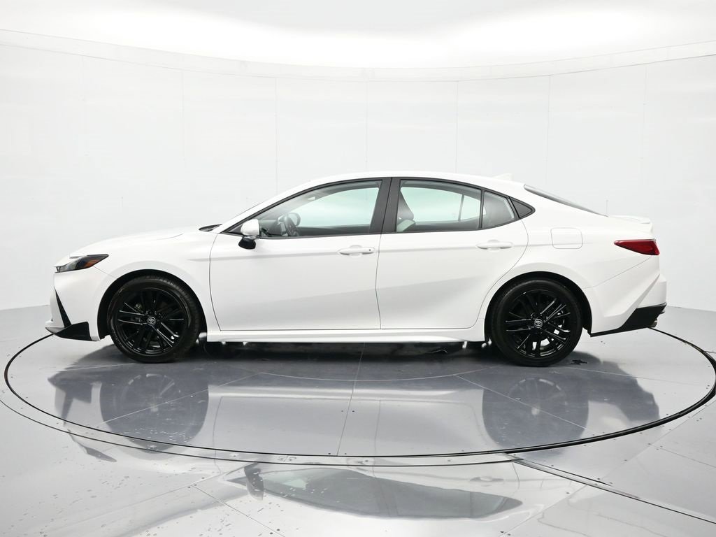 Used 2025 Toyota Camry SE image 8