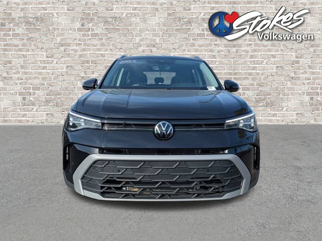 Certified 2025 Volkswagen Taos SE FWD image 9