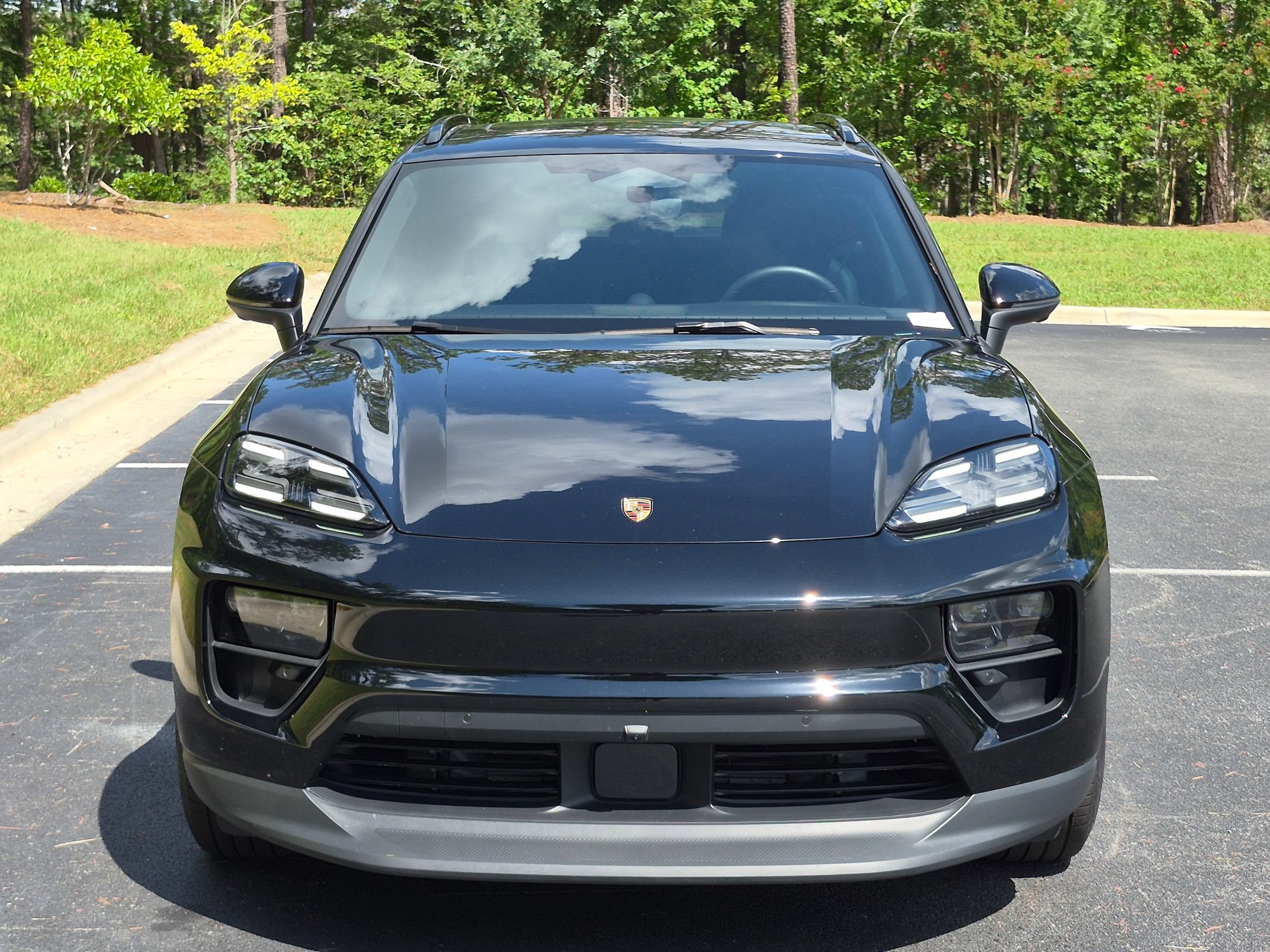Certified 2025 Porsche Macan 4 Electric AWD/4WD image 36
