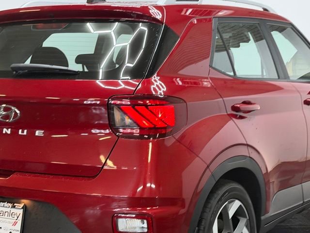 Certified 2024 Hyundai Venue SEL image 14