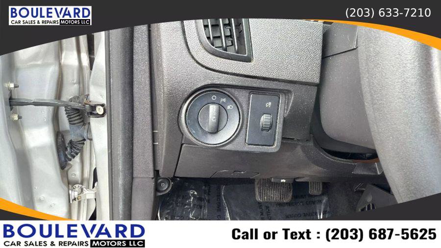 Used 2010 Ford Focus SE image 19