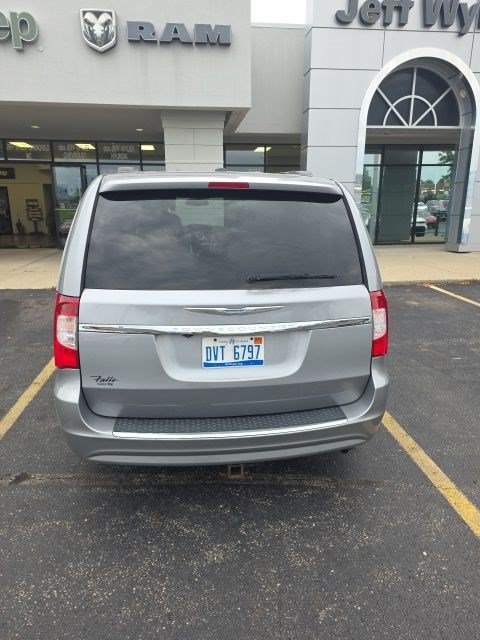 Used 2015 Chrysler Town & Country Touring FWD image 6