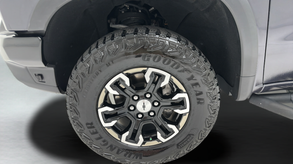 Used 2024 Chevrolet Silverado 1500 ZR2 w/ Technology Package AWD/4WD image 10