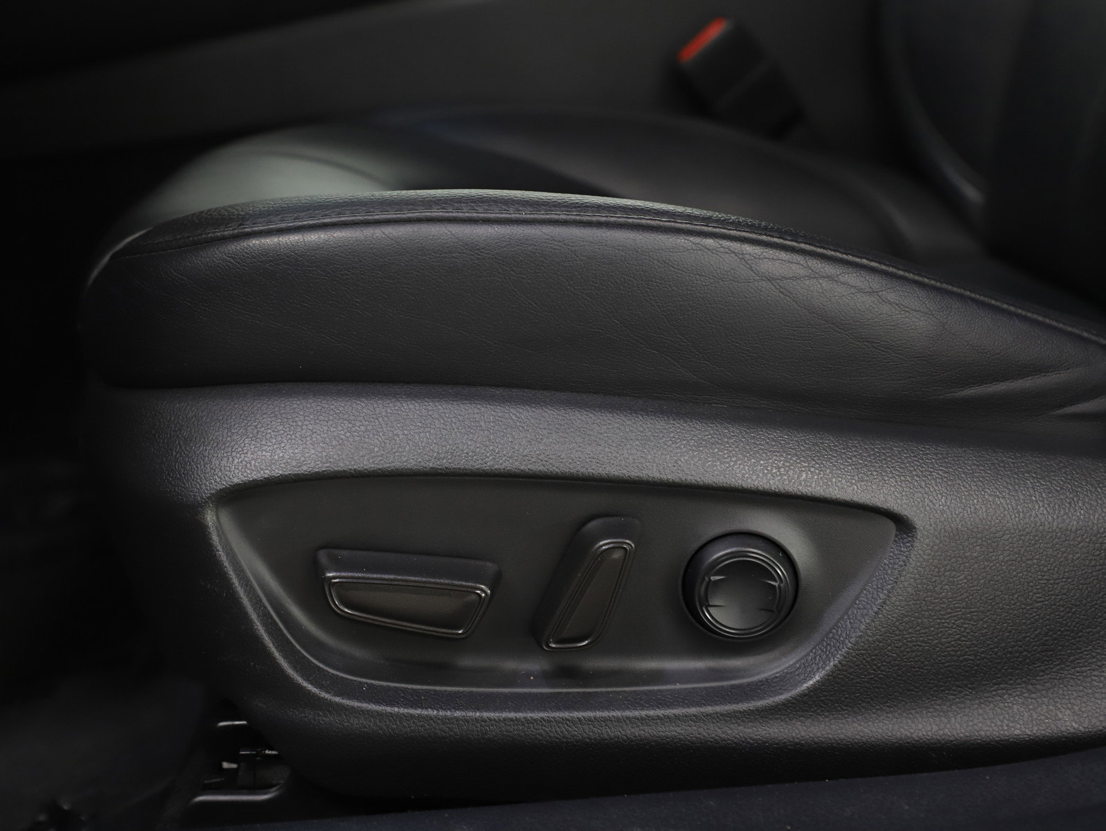 Used 2020 Toyota Avalon XLE FWD image 21