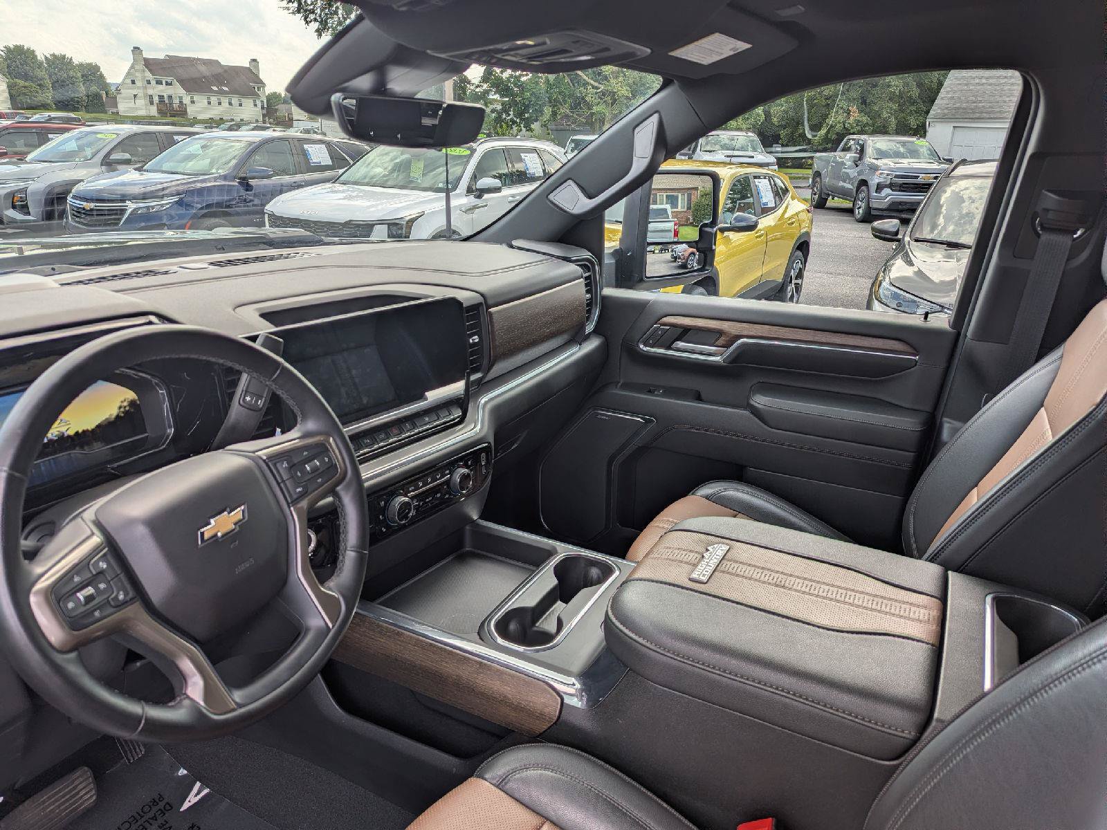 Used 2024 Chevrolet Silverado 2500 High Country w/ Technology Package AWD/4WD image 13